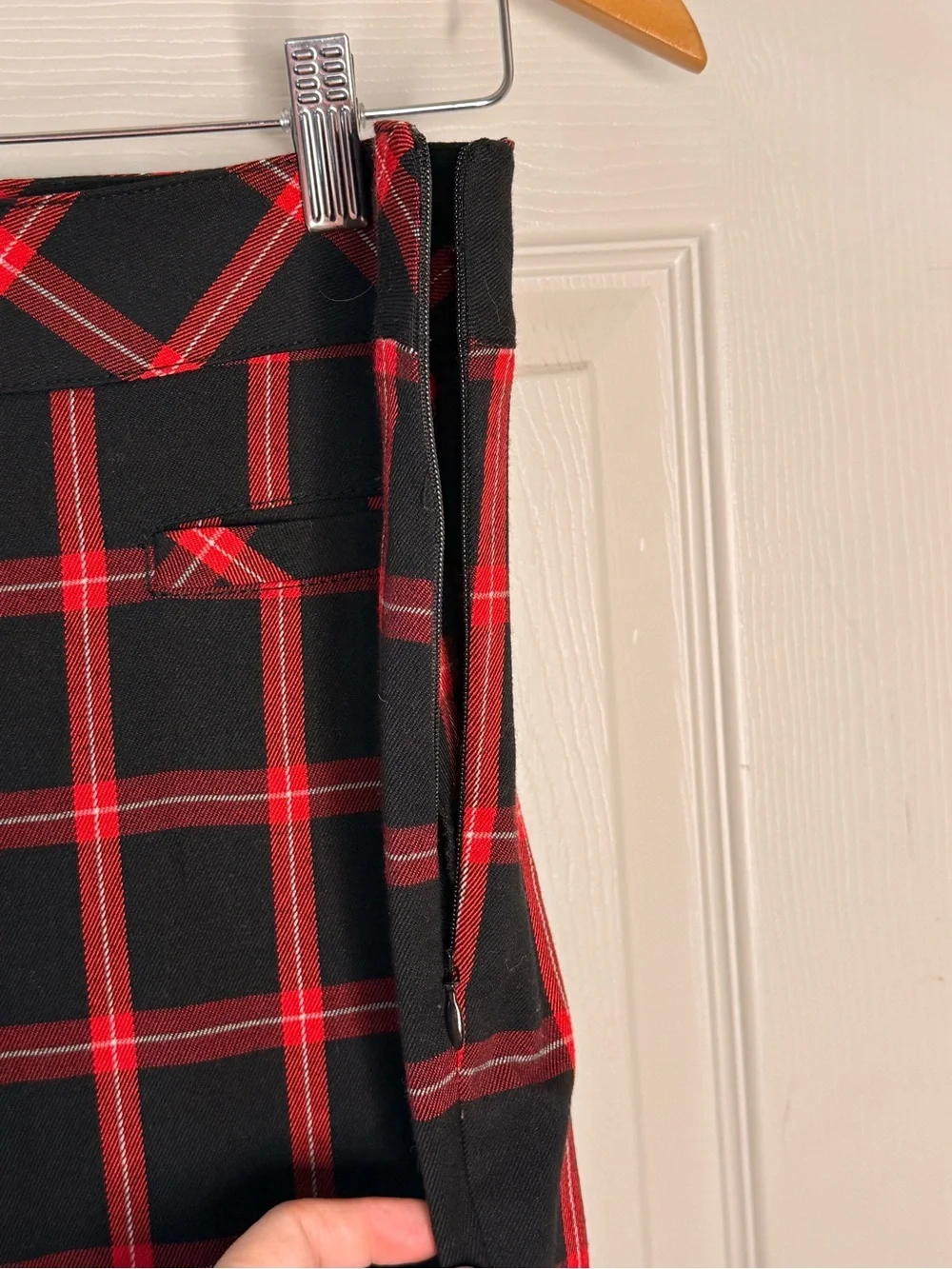 Trina Turk Red Black Plaid Cropped Ankle Pants Size 6 Career Holiday Preppy Chic